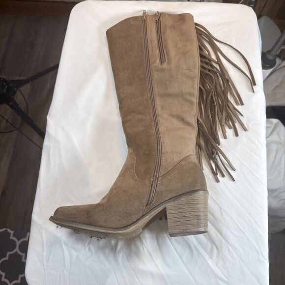 Pierre Dumas Light Brown Knee High Boots With Fringe Size 7 1/2 Medium Preowned - Picture 4 of 16